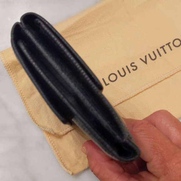 Louis Vuitton black epi leather wallet 🖤 - Picture 9 of 10